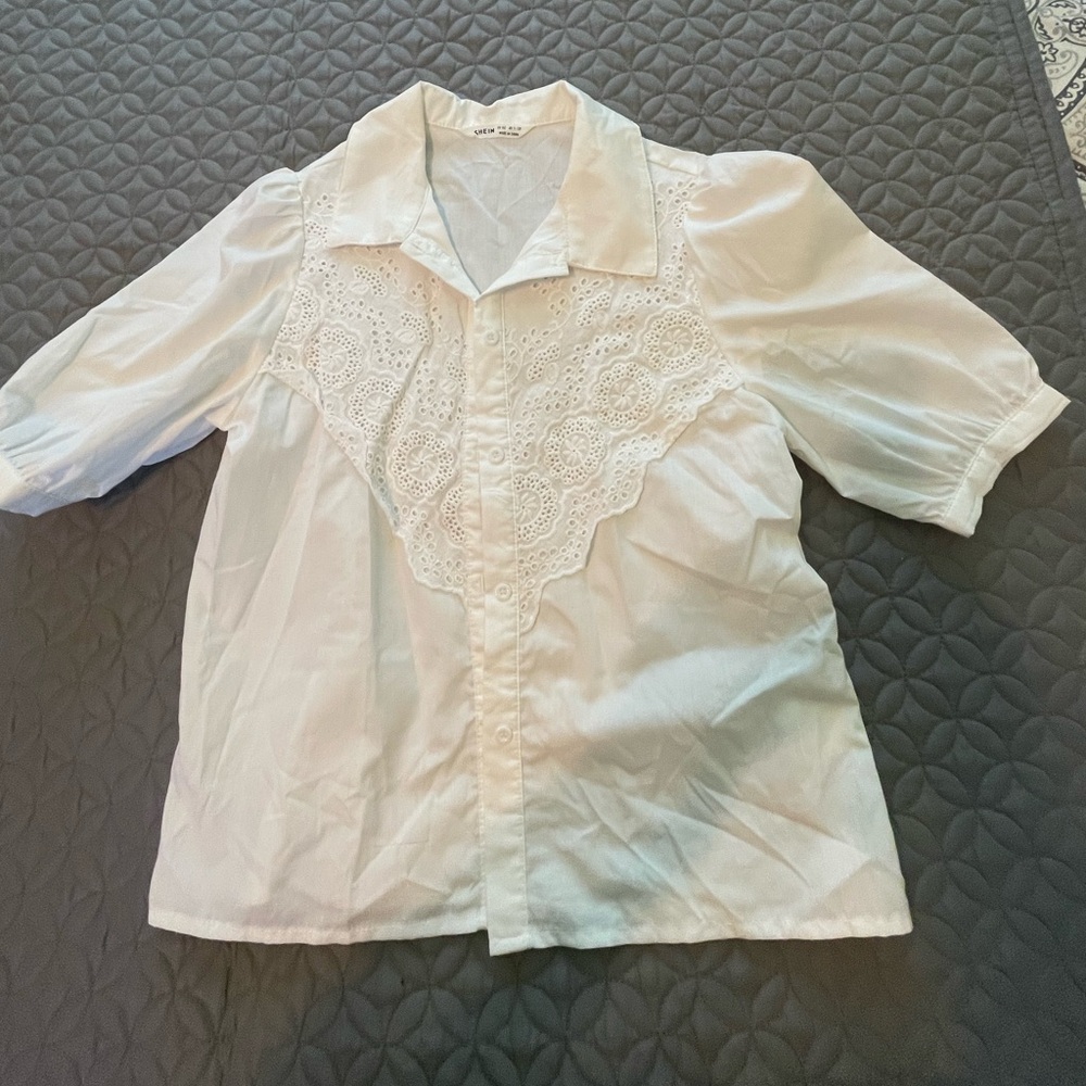 Girls Puff Sleeve Guipure Lace top
Size 11-12 youth